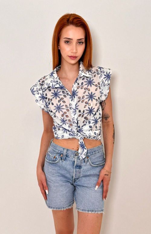 CROPPED SHIRT WITH FLOWERS | LIGHT BLUE