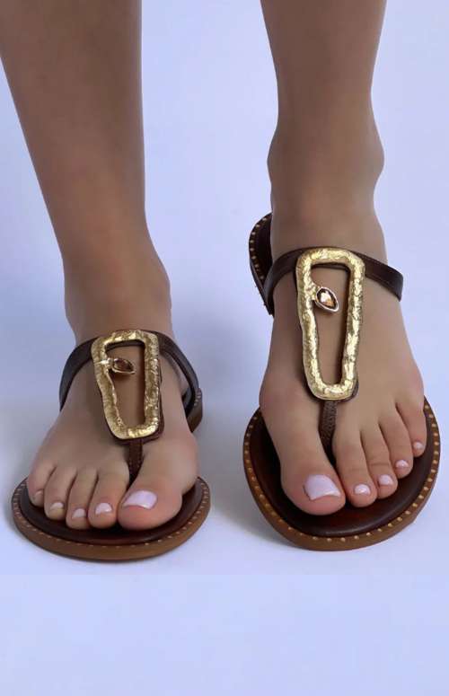 LEATHER SANDALS WITH GOLD DETAIL | BROWN