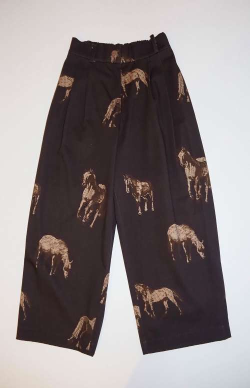 PRINTED SIGNATURE PANTS | BROWN HORSES