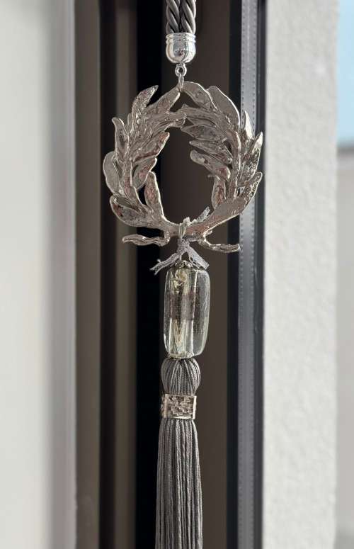 LEAF CROWN DOOR CHARM